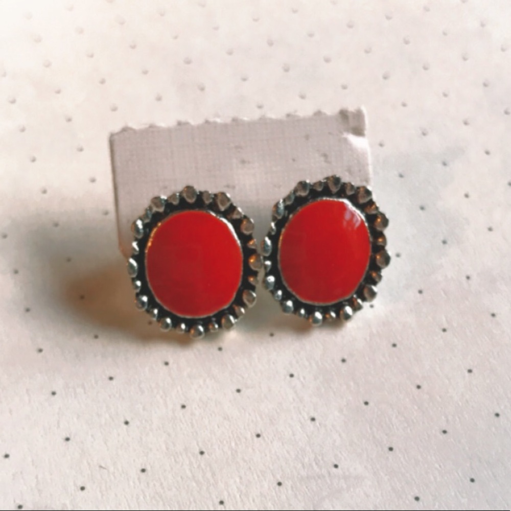 DRESSY STUD EARRINGS